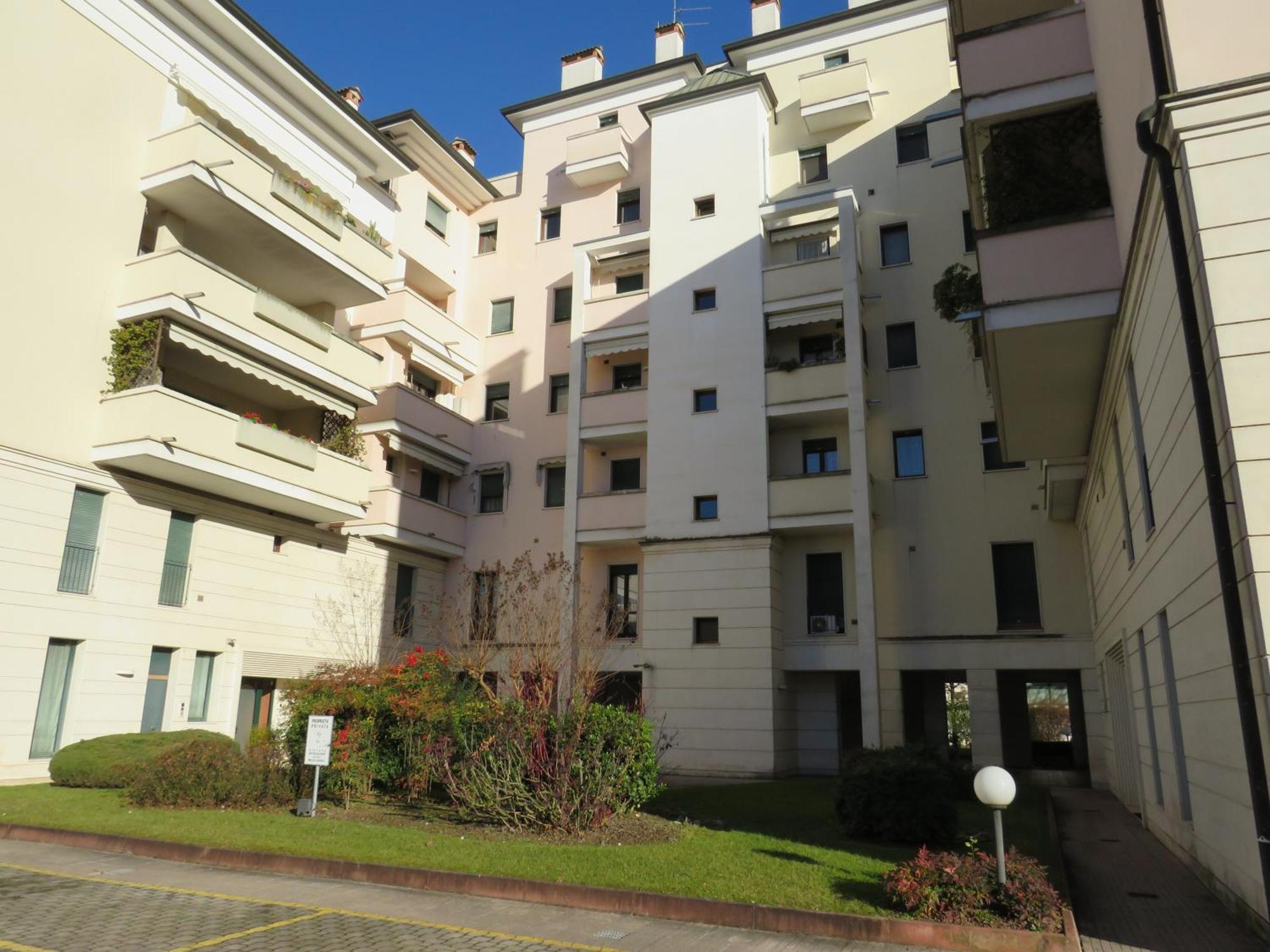 Palladium Cozy Close To Downtown And Exibition Center *